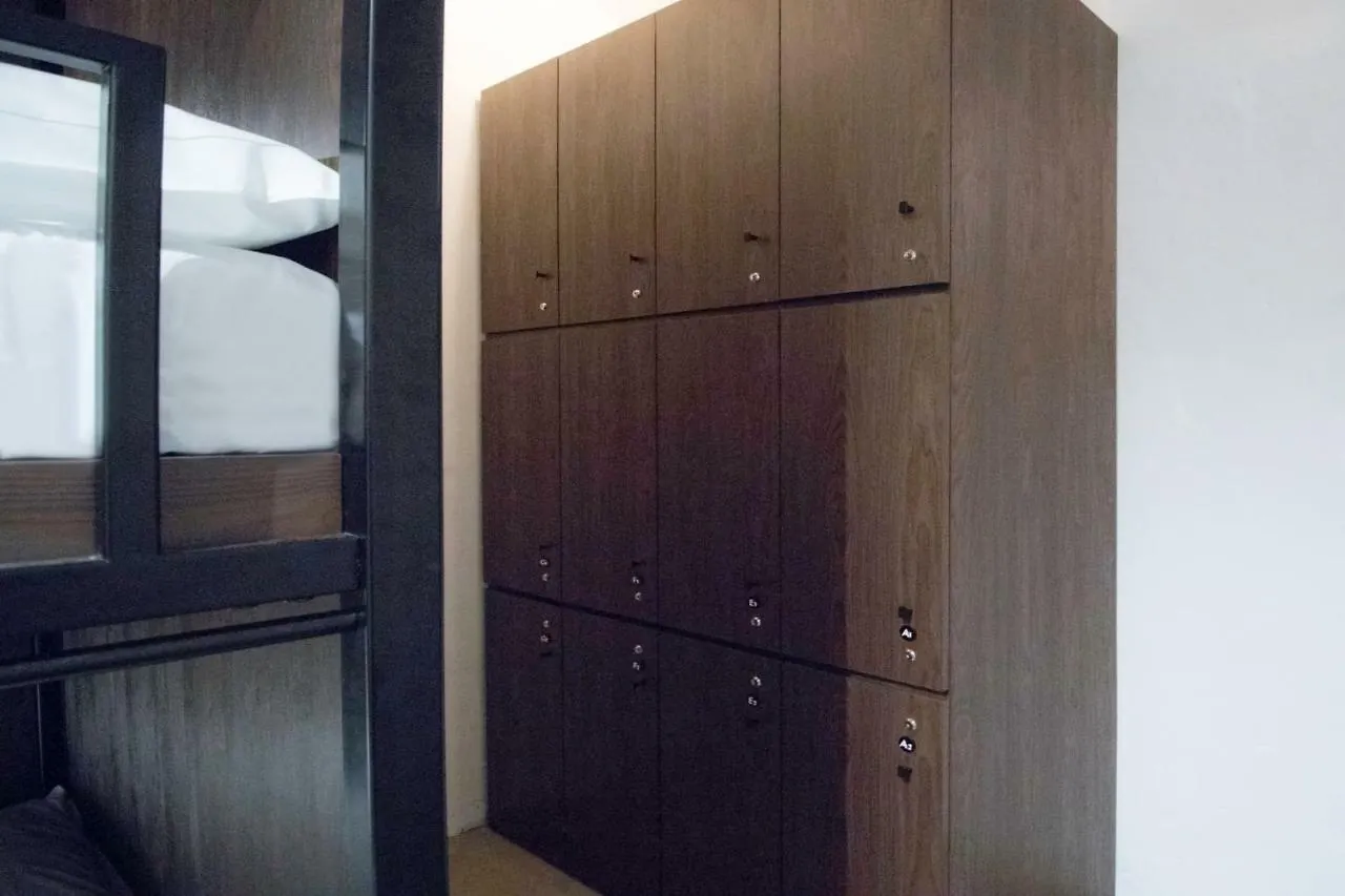 Bond Boutique Capsule Hotel @ Bugis Singapur